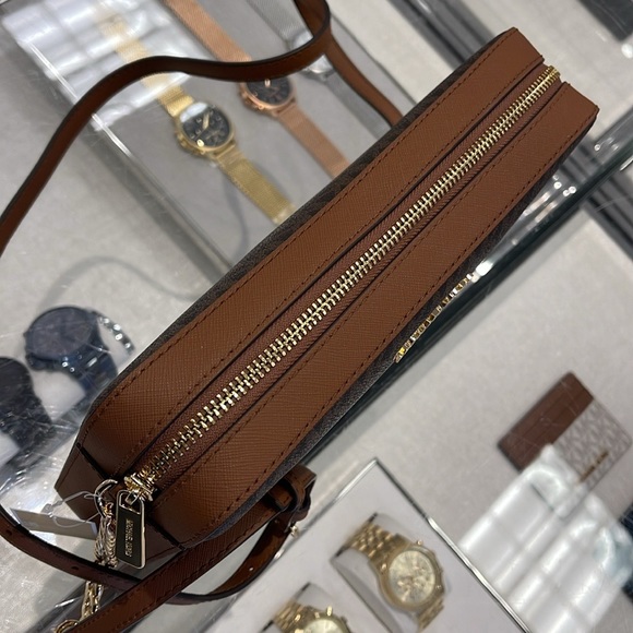 MICHAEL KORS
Jet Set Large East West Zip Printed Logo Crossbody Bag
Brown 
NWT - Picture 2 of 16